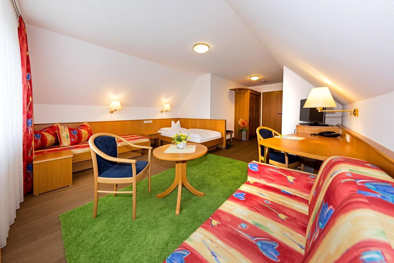 Gasthof - Hotel Zum Ochsen Gmbh Berghulen ภายนอก รูปภาพ