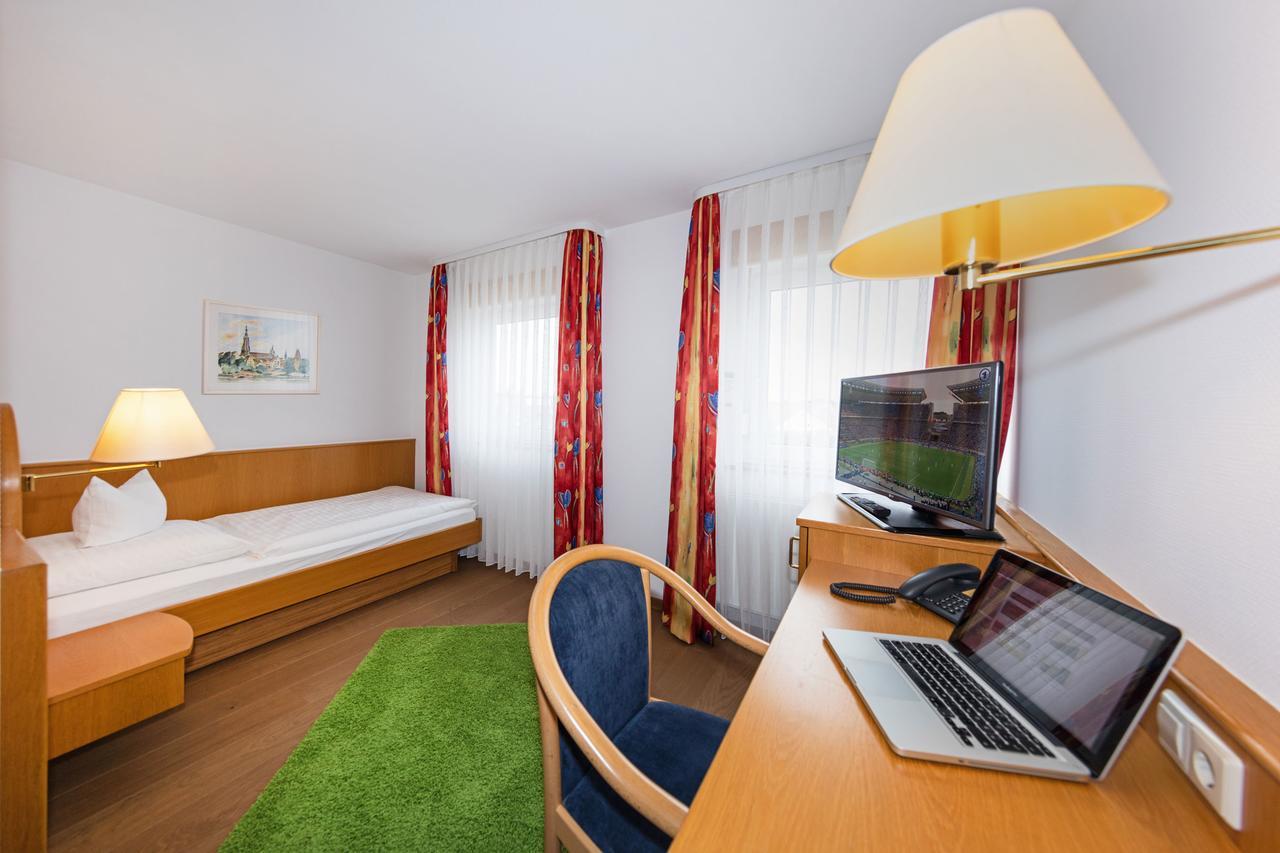 Gasthof - Hotel Zum Ochsen Gmbh Berghulen ภายนอก รูปภาพ