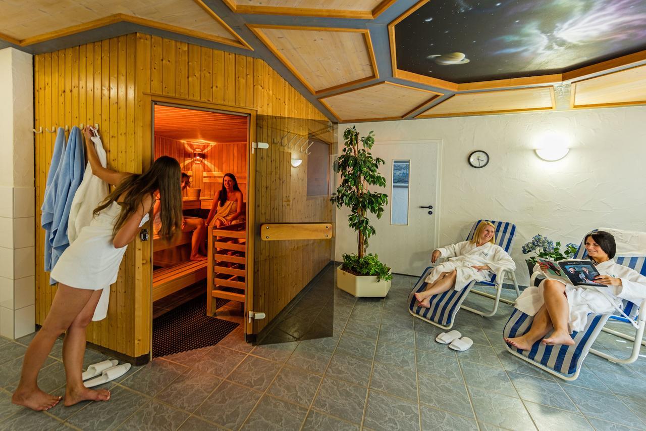 Gasthof - Hotel Zum Ochsen Gmbh Berghulen ภายนอก รูปภาพ