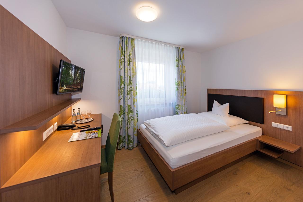 Gasthof - Hotel Zum Ochsen Gmbh Berghulen ภายนอก รูปภาพ