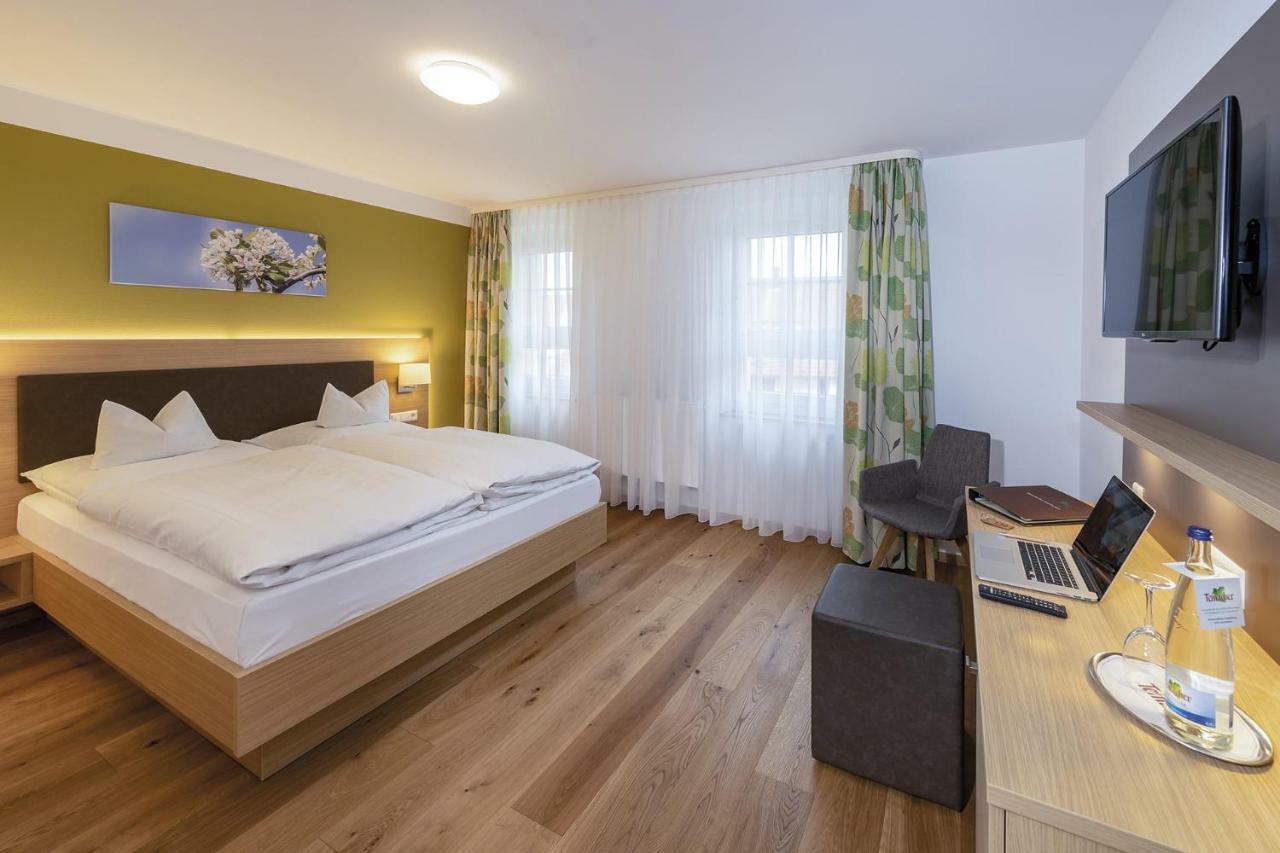 Gasthof - Hotel Zum Ochsen Gmbh Berghulen ภายนอก รูปภาพ
