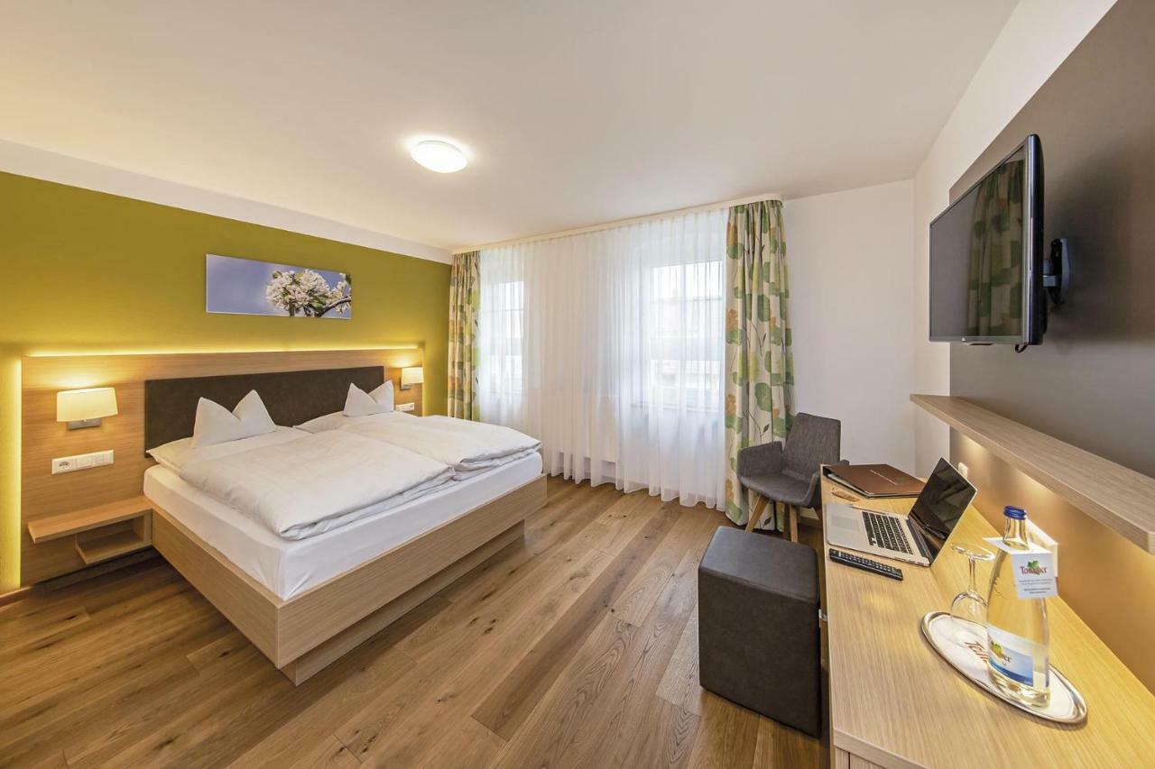Gasthof - Hotel Zum Ochsen Gmbh Berghulen ภายนอก รูปภาพ
